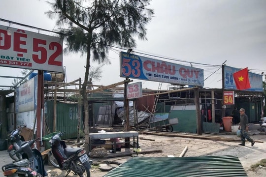 Sẽ cưỡng chế tháo dỡ những ki-ốt ở khu vực bãi tắm Cửa Hội 