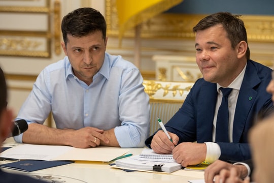 Chuyên gia Ukraine: Tổng thống Zelensky tới Donbass là 'chơi trò yêu nước' và 'tránh' chiến tranh