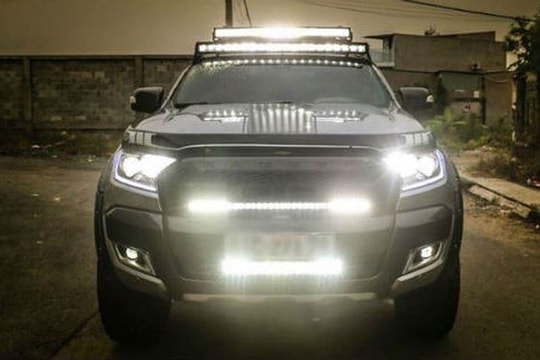 Cách sử dụng đèn ô tô vào ban đêm và công nghệ 'liếc sáng' 