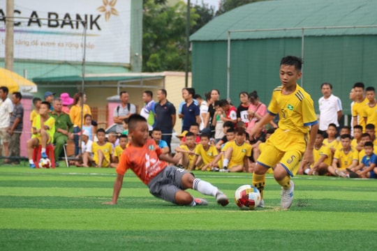 Nhi đồng SLNA đại thắng Phù Đổng ngày ra quân 