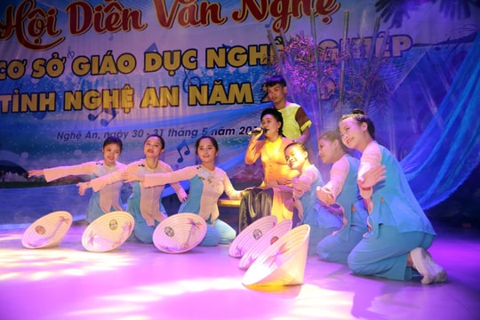 16 đoàn nghệ thuật quần chúng tranh tài tại Hội diễn Văn nghệ các cơ sở giáo dục nghề nghiệp