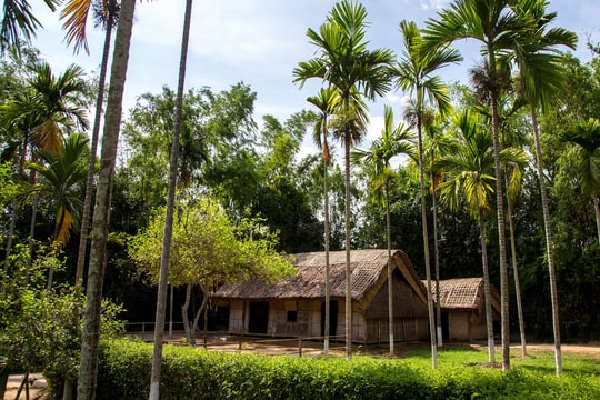 Bình yên những nếp nhà tranh nơi quê Bác