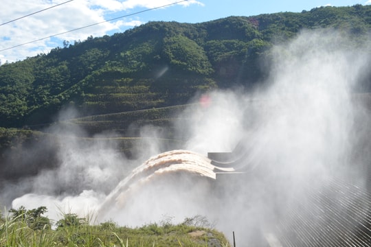 Sau xả lũ, chủ đầu tư thủy điện mới chỉ làm từ thiện, chưa đền bù theo trách nhiệm