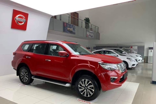 Ô tô Việt giảm giá sâu