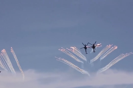 Xem trực thăng Mi của Nga nã pháo, rocket tại Crimea