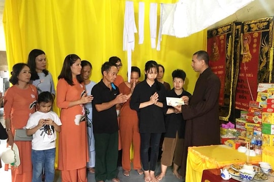 Chùa Phổ Môn hỗ trợ nữ sinh mồ côi cả bố lẫn mẹ