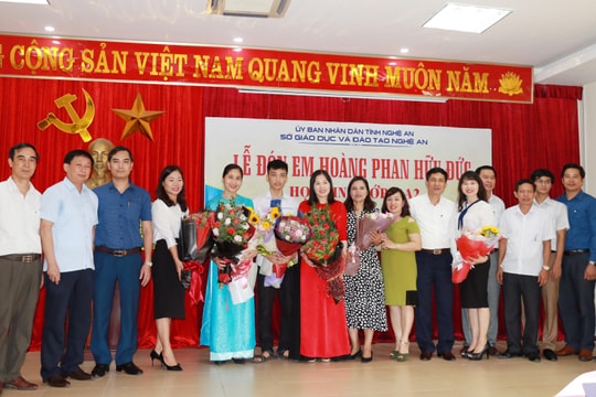 Đón mừng học sinh Nghệ An đạt Huy chương Bạc Olympic Tin học châu Á - Thái Bình Dương