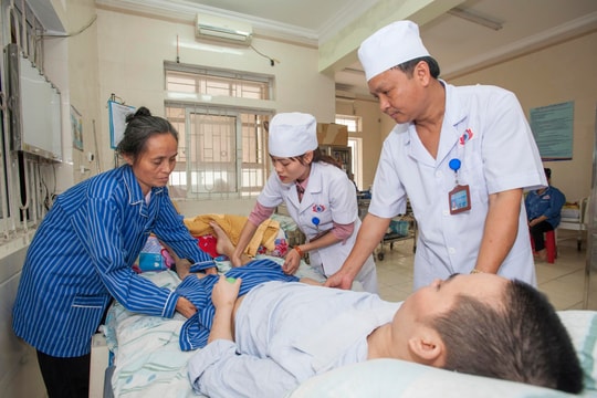 Phương pháp nào để phục hồi chức năng cho người khuyết tật?