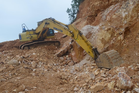 Nghệ An: Hàng trăm nghìn tấn quặng thạch anh bị ‘khoáng tặc’ rút ruột