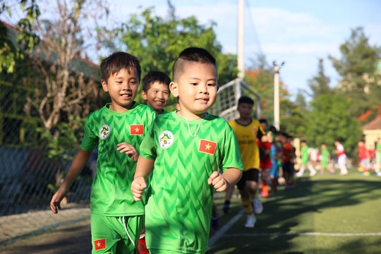 Giấc mơ SLNA của những cậu bé trên quê hương Quế Ngọc Hải