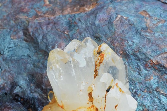 Ai đã thiếu trách nhiệm trước tình trạng khai thác quặng thạch anh trái phép ở khu vực biên giới?