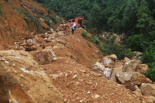 Nghệ An: Đột nhập 'mỏ' quặng thạch anh trái phép ở khu vực biên giới Việt - Lào
