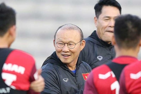 Thái Lan treo thưởng 8 tỷ để đánh bại HLV Park Hang-seo; MU vượt mặt Man City giành Fernandes