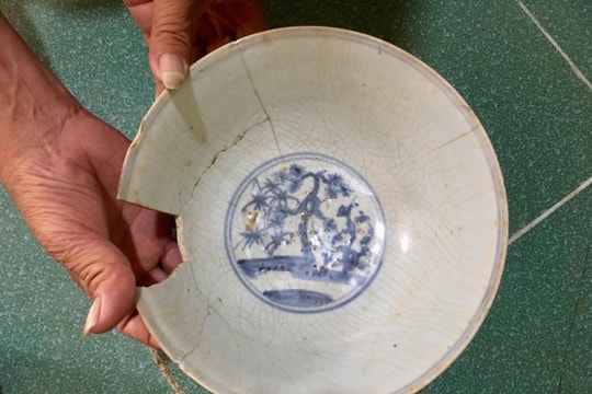 Nghệ An: Đồ cổ đào lên từ huyệt đã từng được phát hiện và chôn lại