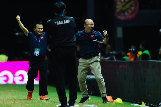 Video: Anh Đức giúp ĐT Việt Nam hạ Thái Lan vào phút chót 