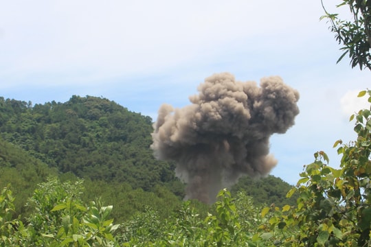 Phát hiện, tiêu hủy an toàn quả bom sát thương nặng 350kg tại Nghệ An