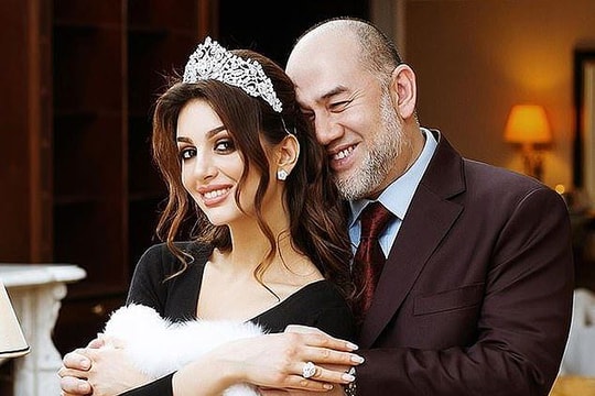 Hoa hậu Mockva trải lòng việc sinh quý tử cho cựu Quốc vương Malaysia