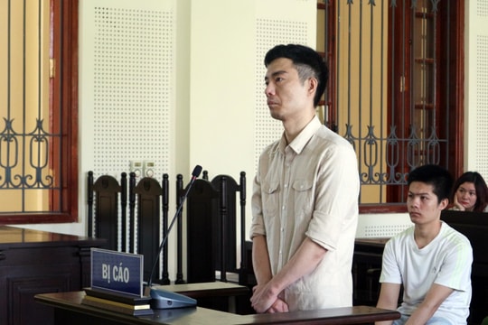 Vừa bị kết án, vẫn tổ chức cho người khác trốn đi nước ngoài  ​