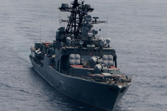 Tướng Nga lên tiếng vụ tàu chiến Mỹ ngáng đường tàu Nga ở Hoa Đông