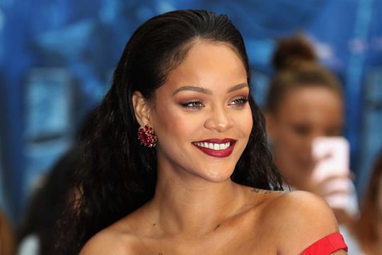 Rihanna vượt Madonna, trở thành nữ ca sĩ giàu nhất thế giới