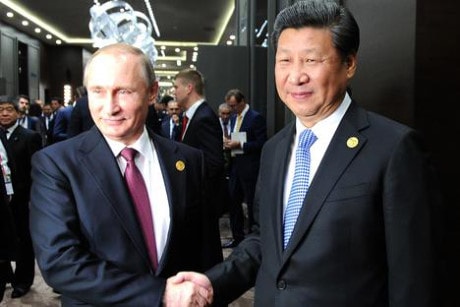 Vệ sĩ của ông Putin cứu ông Tập Cận Bình khỏi cú ngã nhào