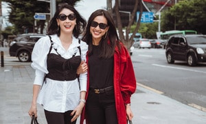 Ngắm bộ ảnh hai hoa hậu Hà Kiều Anh - Dương Mỹ Linh như chị em 