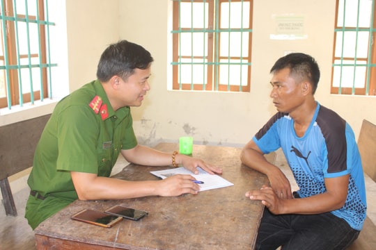 Truy bắt tên trộm điện thoại bất ngờ đào thoát, làm cán bộ điều tra bị thương 