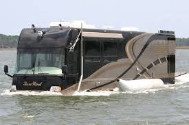 Cỗ xe 15,5 tấn có thể chạy trên mặt nước