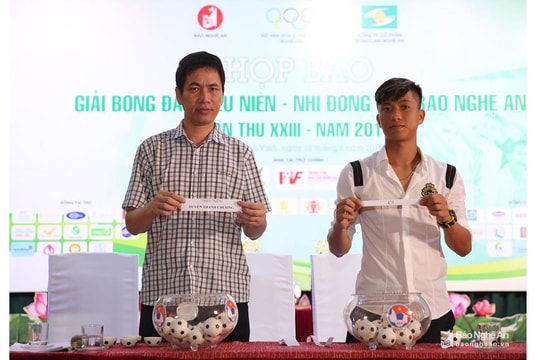 Văn Đức, Xuân Mạnh bốc thăm chia bảng giải bóng đá TN-NĐ Cúp Báo Nghệ An 2019