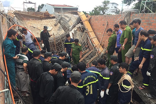 Sập dàn giáo, 1 người chết, 1 người bị thương