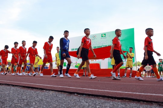 Những hình ảnh đáng nhớ trong lễ khai mạc Giải bóng đá TN-NĐ Cúp Báo Nghệ An