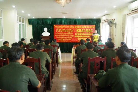 40 cán bộ quân sự của Lào tập huấn kiến thức quốc phòng tại Nghệ An