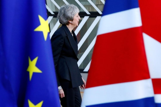 TT Trump 'chĩa mũi nhọn' vào rượu vang Pháp; EU quyết không đàm phán lại Brexit
