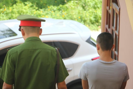 Cô bé 8 tuổi bị anh họ giở trò đồi bại