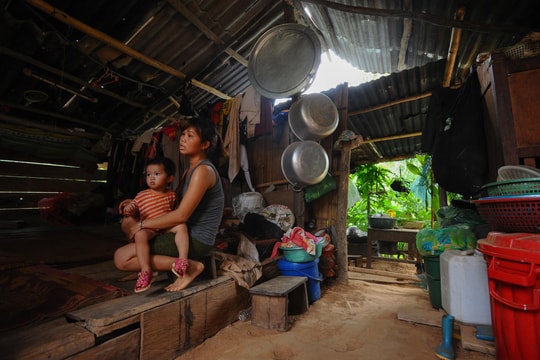 Người dân mất nhà vì thủy điện xả lũ ở Nghệ An mòn mỏi chờ tái định cư