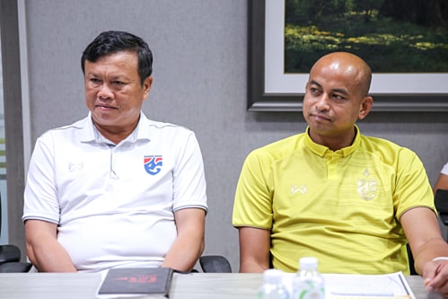 HLV Sirisak chia tay đội tuyển Thái Lan sau thất bại tại King's Cup