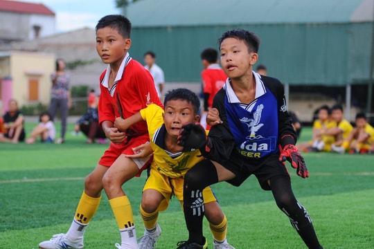 'Vũ điệu sân cỏ' tại vòng bảng Cúp Báo Nghệ An 2019