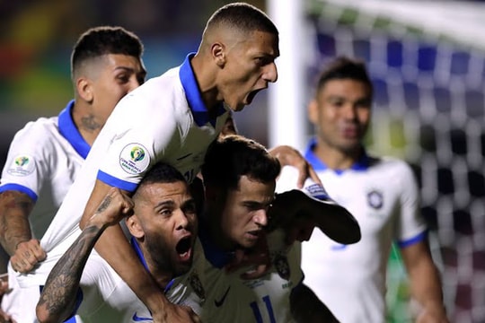 VAR và Coutinho giúp Brazil thắng Bolivia trong trận mở màn Copa America