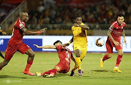 Nam Định đánh bại Đà Nẵng ở phút bù giờ; TP HCM bị Thanh Hóa cầm chân trên sân nhà