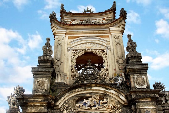 Chuyện chưa kể về lầu nghi môn đẹp bậc nhất xứ Nghệ