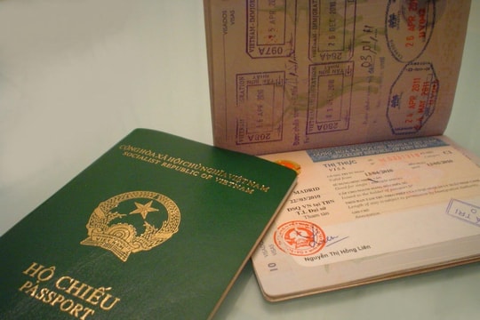 Phạt 30 triệu đồng người đàn ông mượn chứng minh nhân dân người khác đi làm hộ chiếu