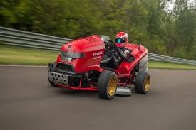 Máy cắt cỏ tăng tốc lên 160 km/h trong chưa đầy 7 giây