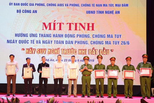 Bí thư Tỉnh ủy Nghệ An kêu gọi người dân đấu tranh với tệ nạn ma túy