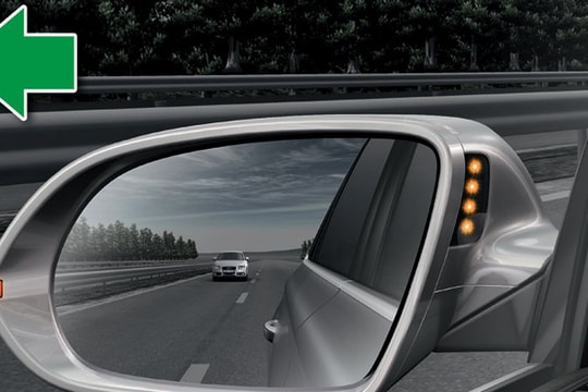 Cách chỉnh gương chiếu hậu xe ô tô để tránh điểm mù