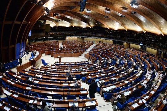 Ukraine rút khỏi PACE sau khi tổ chức này khôi phục thẩm quyền của Nga