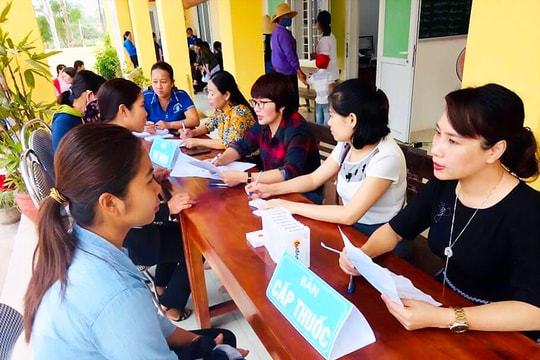 Khi chính sách dân số vào hương ước