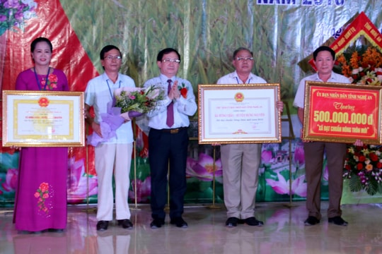 Xã Hưng Châu (Hưng Nguyên) đón Bằng công nhận đạt chuẩn nông thôn mới