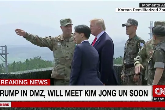 Hình ảnh đầu tiên về Tổng thống Mỹ Trump ở khu phi quân sự liên Triều