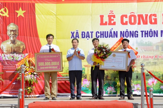 Xã Quỳnh Trang (TX Hoàng Mai) đón bằng công nhận chuẩn nông thôn mới