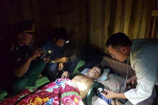 Dùng súng tự sát, người đàn ông được quân y biên phòng cứu sống